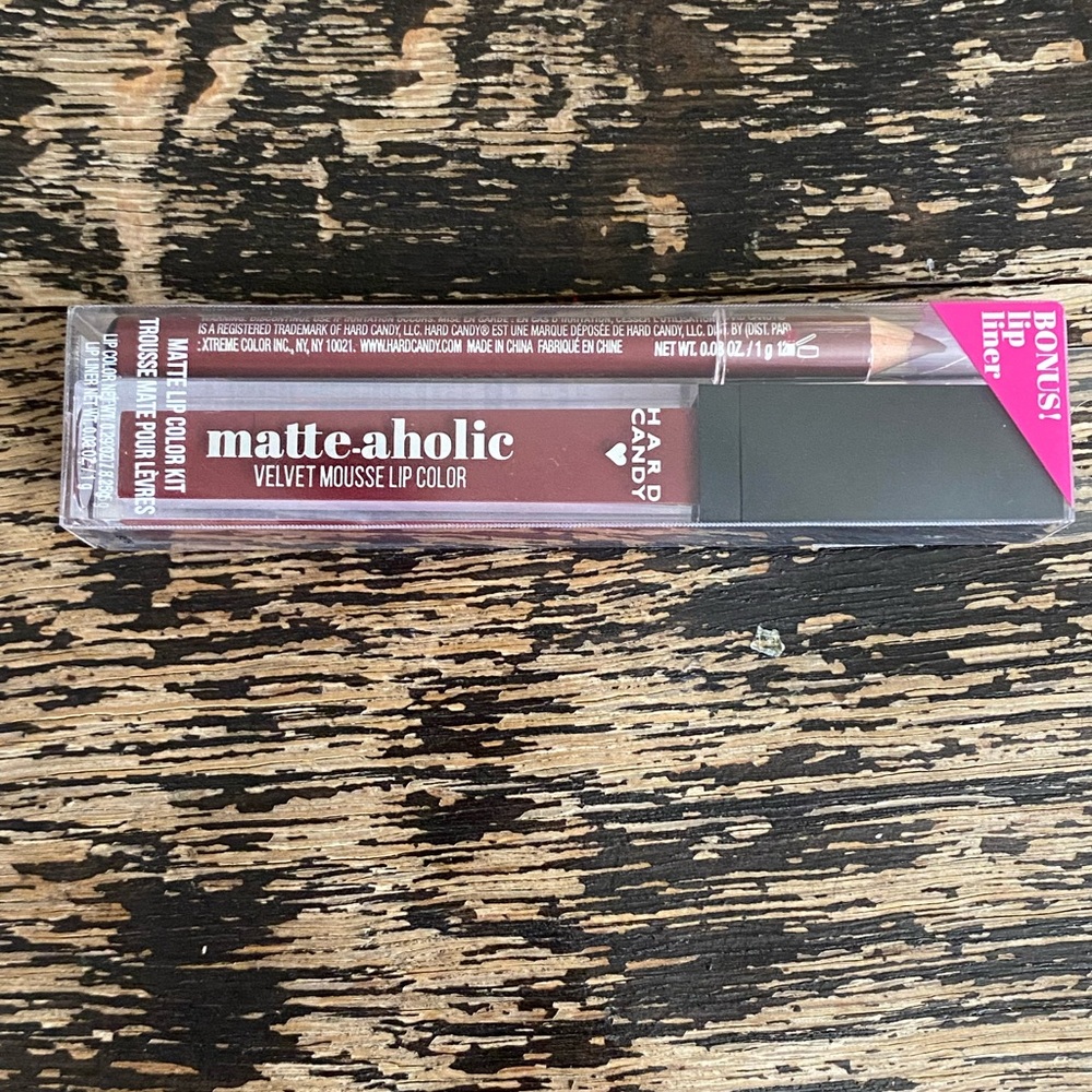 HARD CANDY matte VELVET MOUSSE liner/lip-color